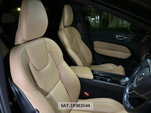 Volvo XC60 2021-11 8369644-12