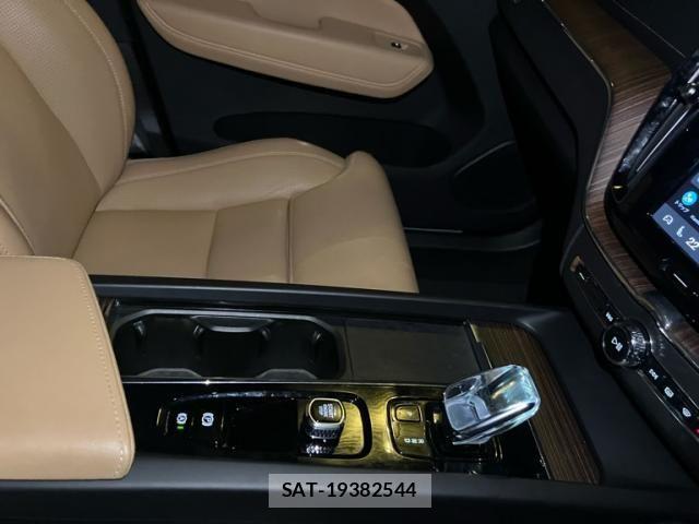 Volvo XC60 2021-11 8369644-18