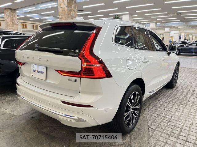 Volvo XC60 2022-01 8415734-9