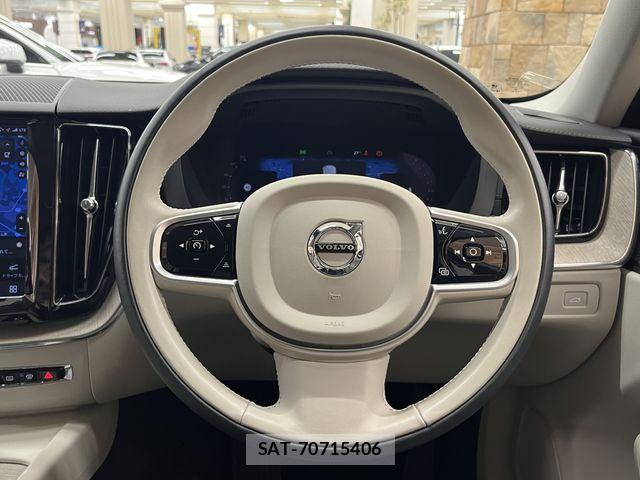 Volvo XC60 2022-01 8415734-6