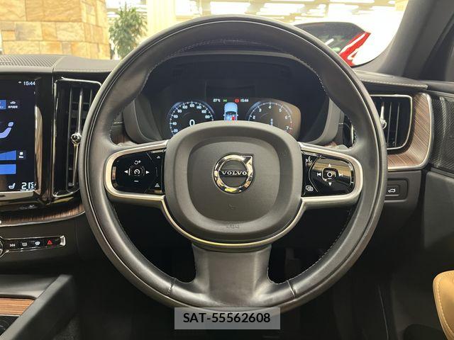 Volvo XC60 2021-03 8415735-7