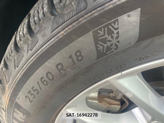 Volvo XC60 2019-03 8415742-9