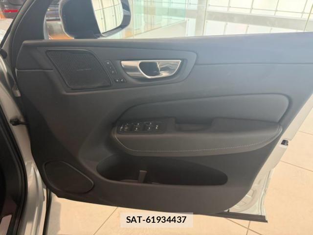 Volvo XC60 2024-07 8564014-25