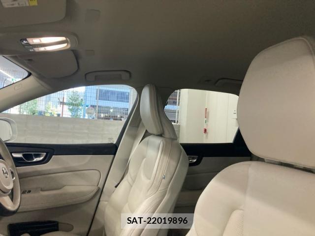Volvo XC60 2022-08 8564013-9