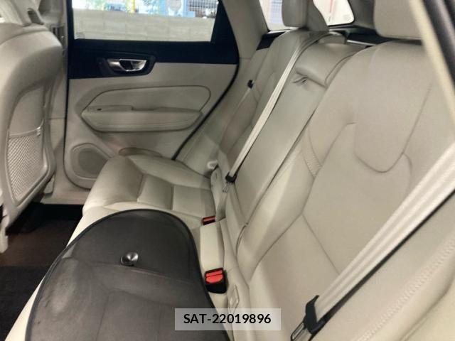 Volvo XC60 2022-08 8564013-10