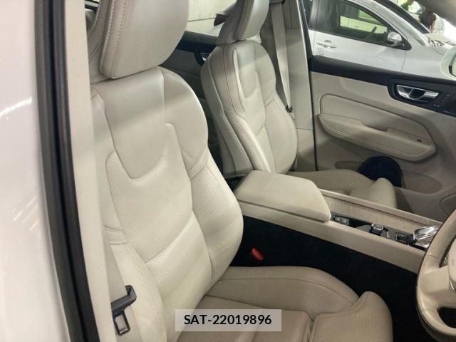 Volvo XC60 2022-08 8564013-11
