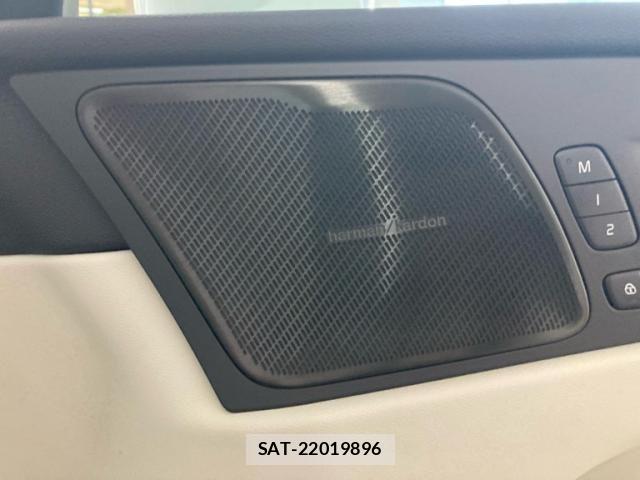 Volvo XC60 2022-08 8564013-15