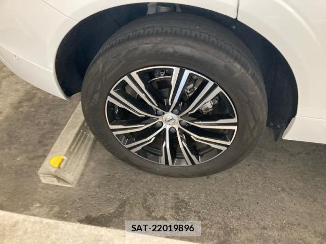 Volvo XC60 2022-08 8564013-5