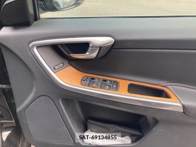 Volvo XC60 2017-10 8564015-9