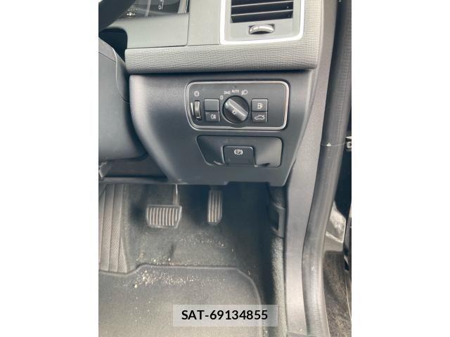 Volvo XC60 2017-10 8564015-10