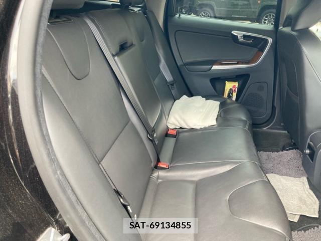 Volvo XC60 2017-10 8564015-11