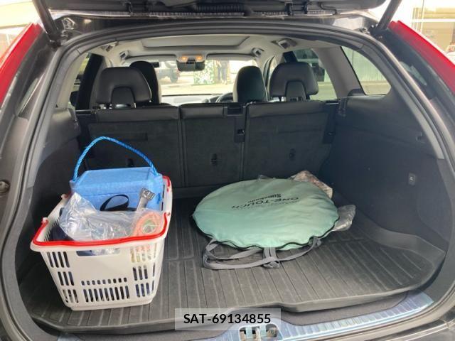 Volvo XC60 2017-10 8564015-12