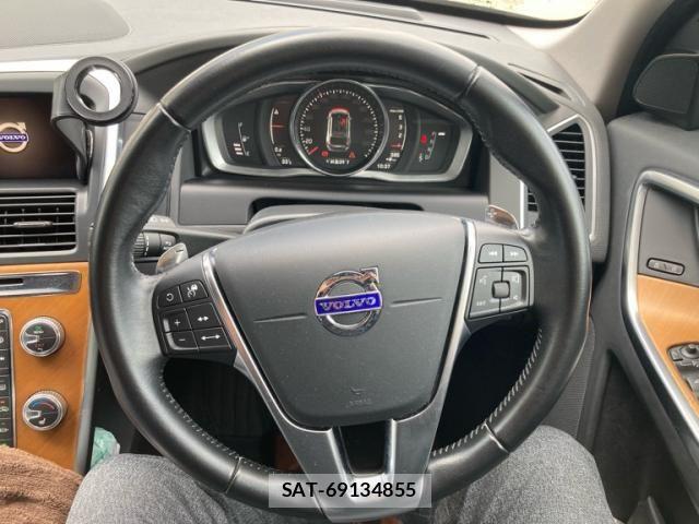 Volvo XC60 2017-10 8564015-13