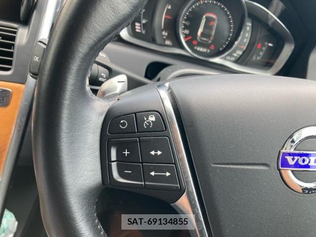 Volvo XC60 2017-10 8564015-14
