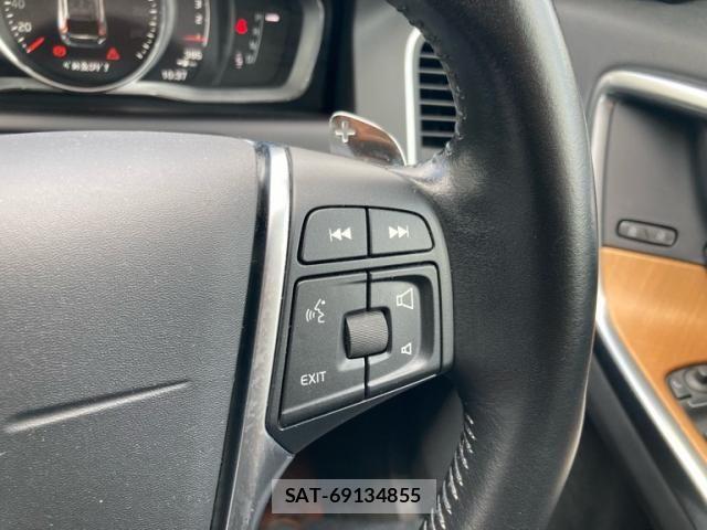 Volvo XC60 2017-10 8564015-15