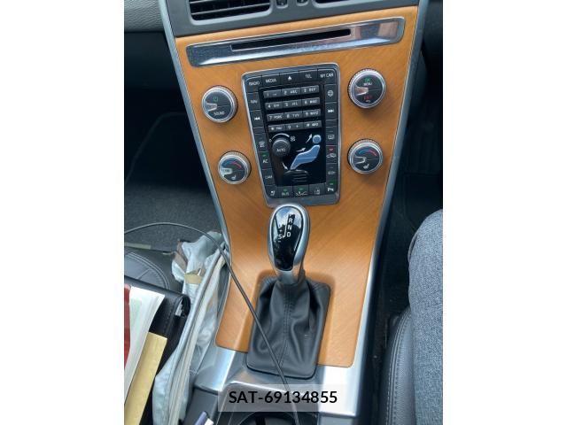 Volvo XC60 2017-10 8564015-17