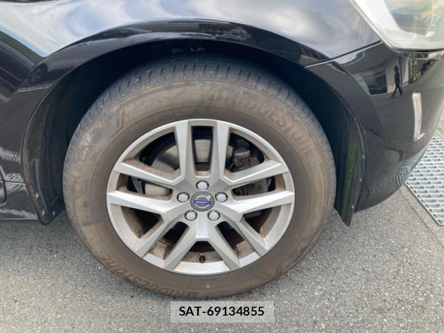 Volvo XC60 2017-10 8564015-23