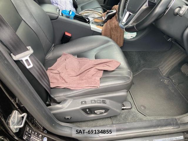 Volvo XC60 2017-10 8564015-7