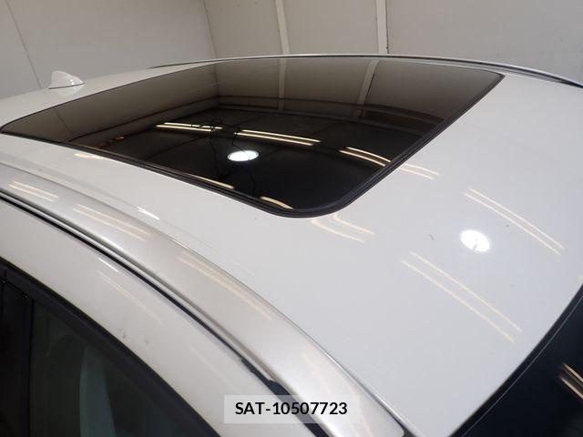 Volvo XC60 2017-10 8629604-10