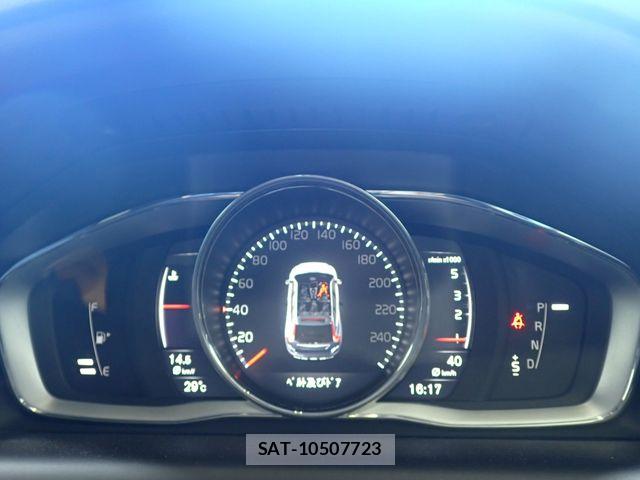 Volvo XC60 2017-10 8629604-12