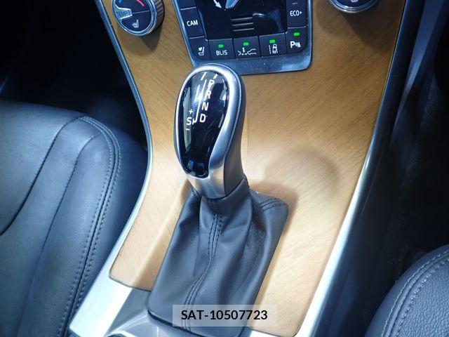 Volvo XC60 2017-10 8629604-15