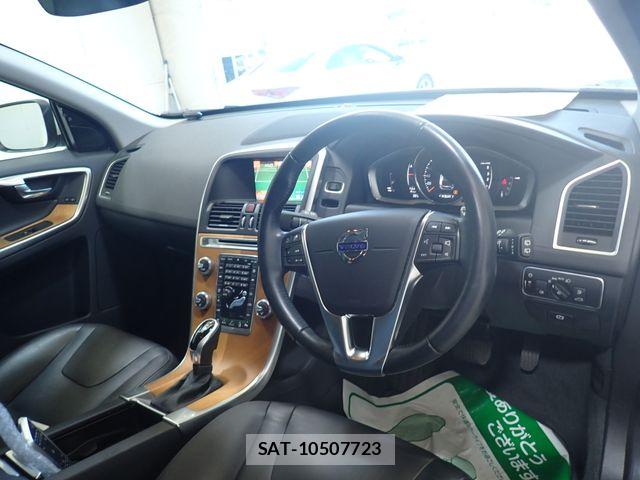 Volvo XC60 2017-10 8629604-1