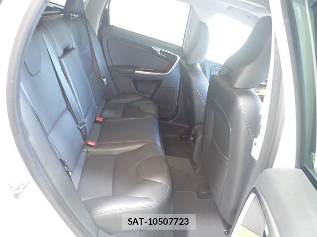 Volvo XC60 2017-10 8629604-22