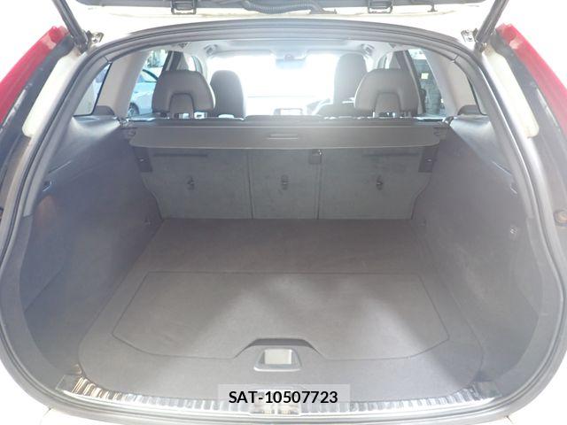 Volvo XC60 2017-10 8629604-24