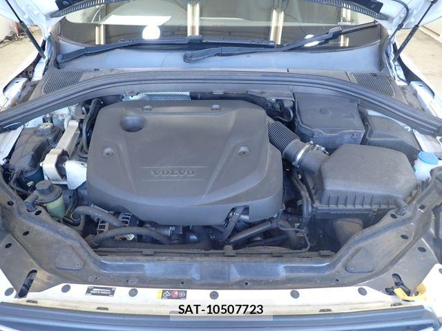 Volvo XC60 2017-10 8629604-25