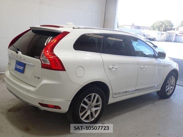 Volvo XC60 2017-10 8629604-7