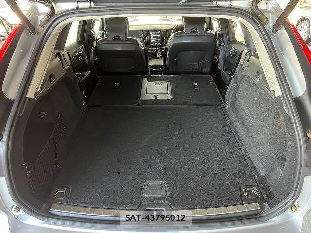 Volvo XC60 2021-07 8746682-12