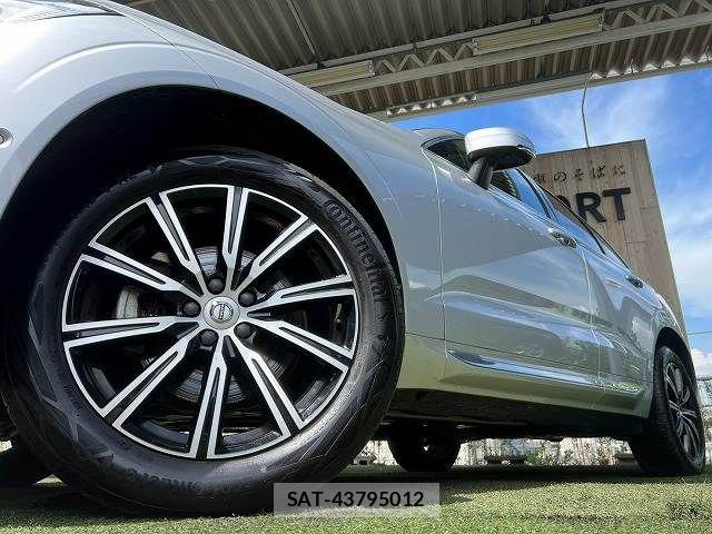 Volvo XC60 2021-07 8746682-18