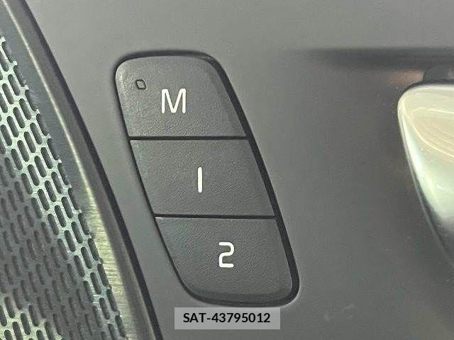 Volvo XC60 2021-07 8746682-8
