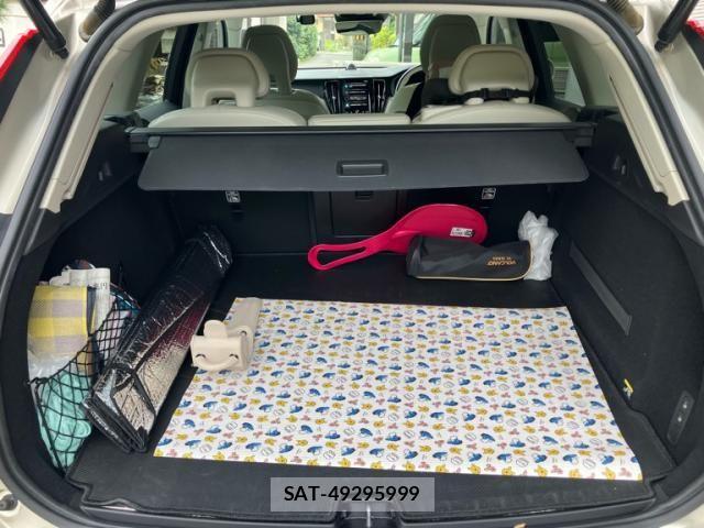 Volvo XC60 2017-10 8746684-10