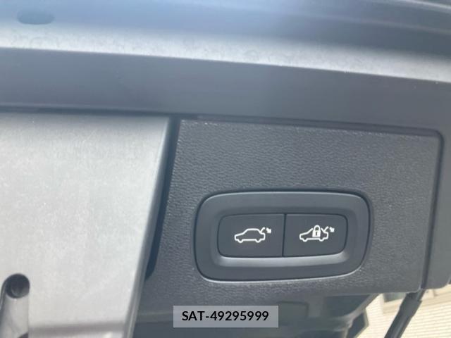 Volvo XC60 2017-10 8746684-12