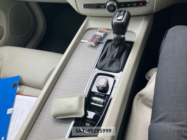 Volvo XC60 2017-10 8746684-26