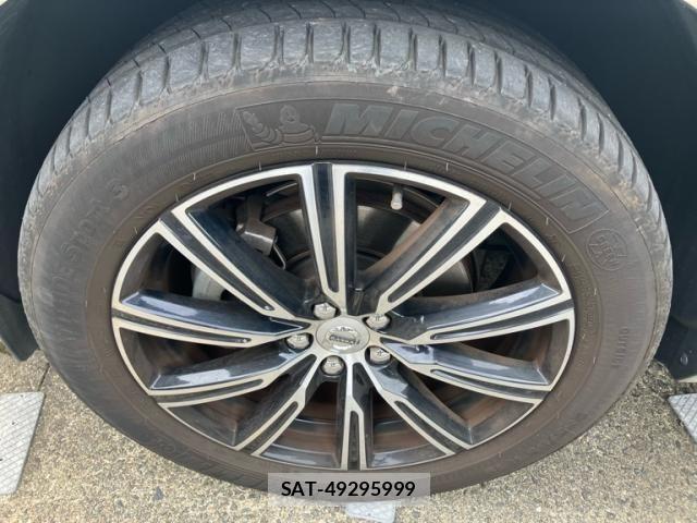Volvo XC60 2017-10 8746684-5