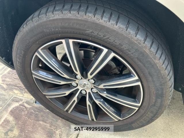Volvo XC60 2017-10 8746684-6