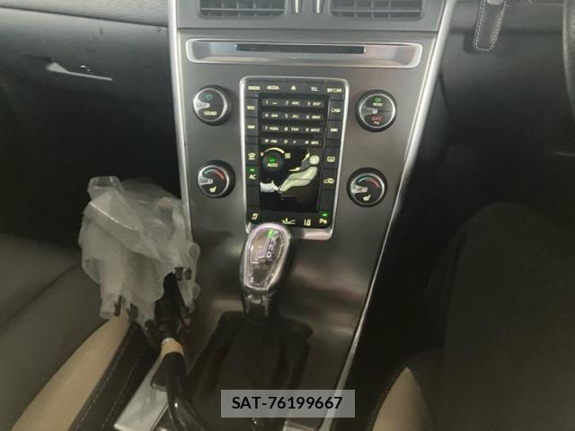 Volvo XC60 2013-04 8746685-18