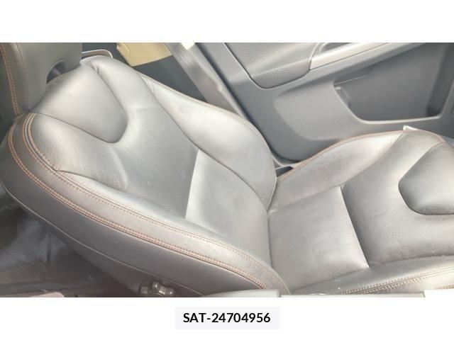 Volvo XC60 2011-08 8746686-11