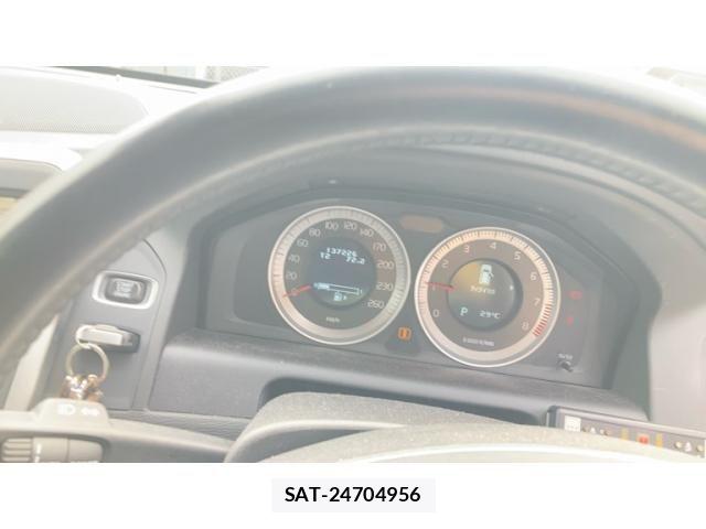Volvo XC60 2011-08 8746686-13