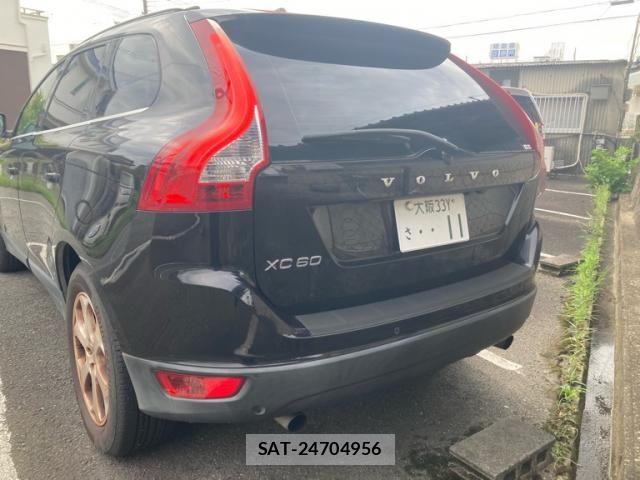 Volvo XC60 2011-08 8746686-4