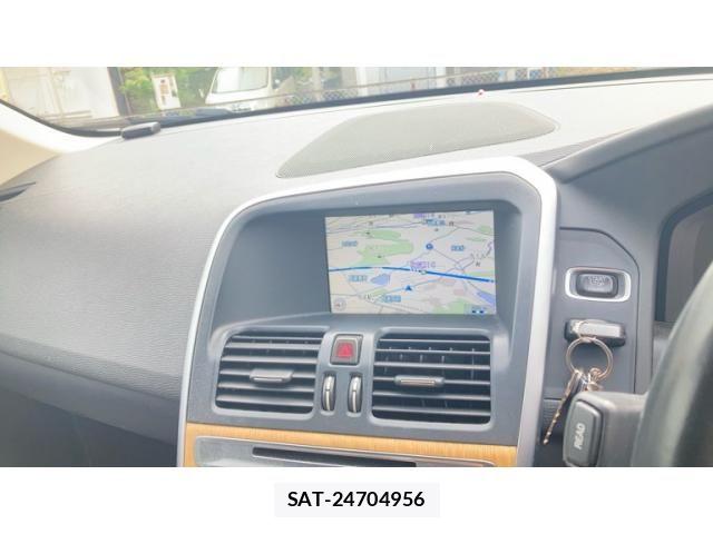 Volvo XC60 2011-08 8746686-8