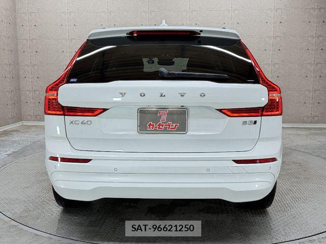 Volvo XC60 2021-11 8746683-11