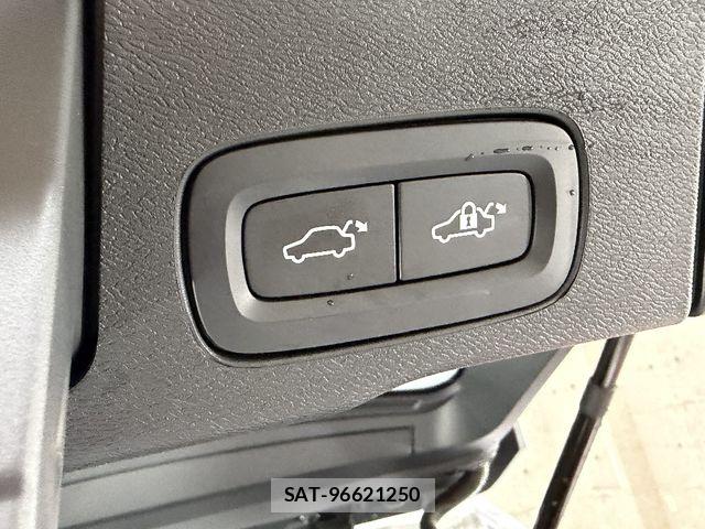 Volvo XC60 2021-11 8746683-13