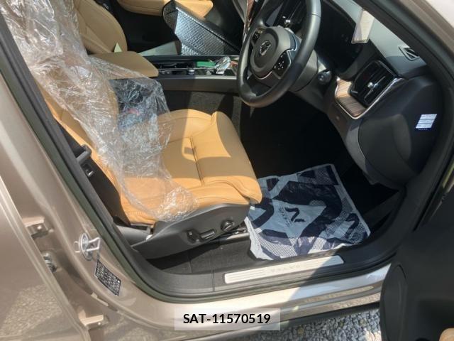 Volvo XC60 2023-12 8782539-13