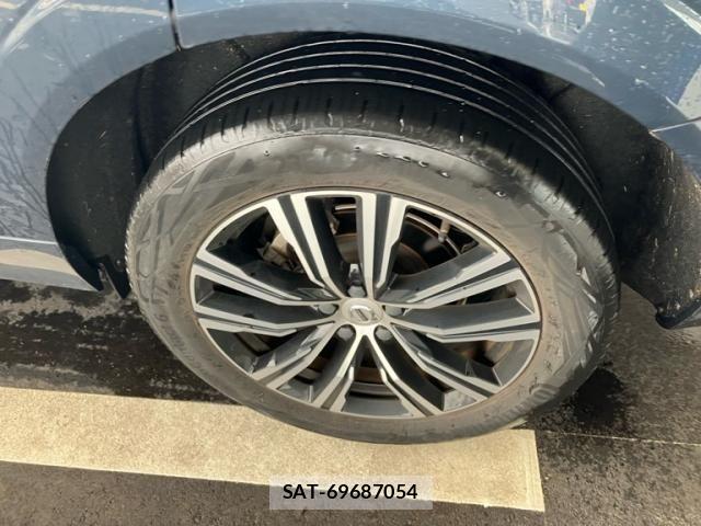 Volvo XC60 2022-04 8797877-9