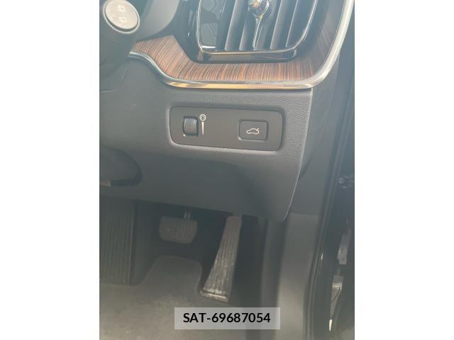Volvo XC60 2022-04 8797877-18
