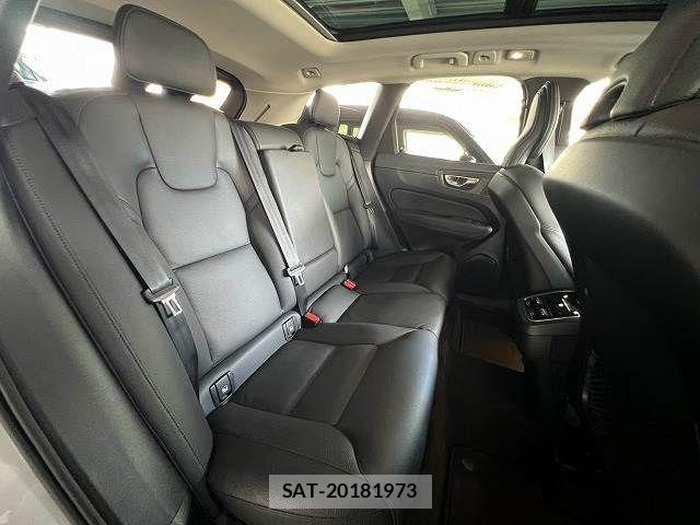 Volvo XC60 2022-09 8797875-11