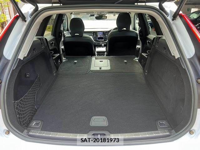 Volvo XC60 2022-09 8797875-12